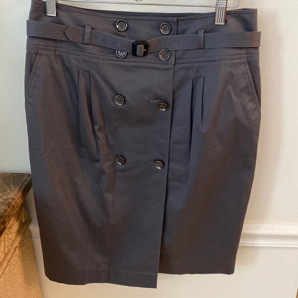 Burberry London gray midi skirt size 12,buttons closure belt pockets pristine